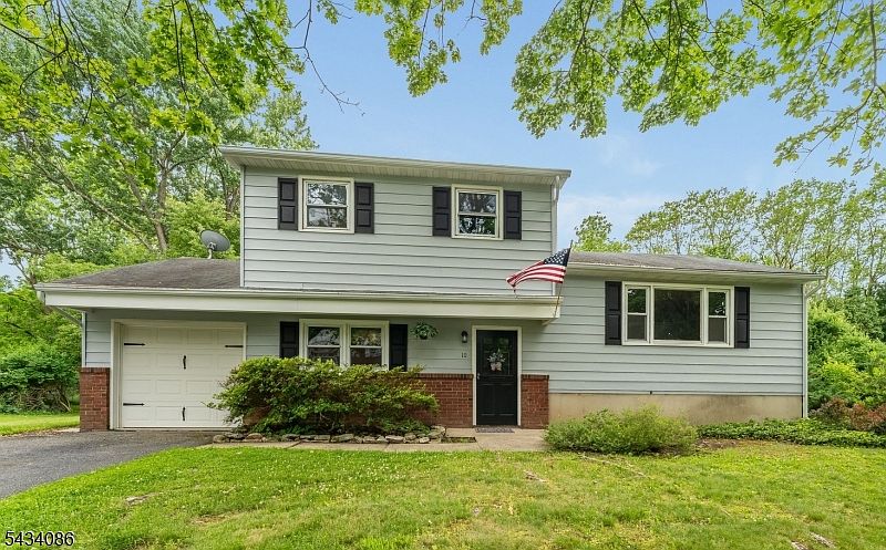1st image of 10 Lynnfield Ter