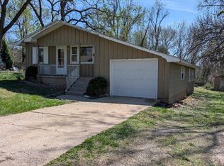 529 W Myrtle St, Monett, MO 65708