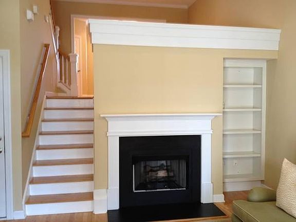 Living Room (much bigger than picture depicts)