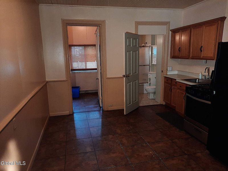 5th image of 1622 4th Avenue