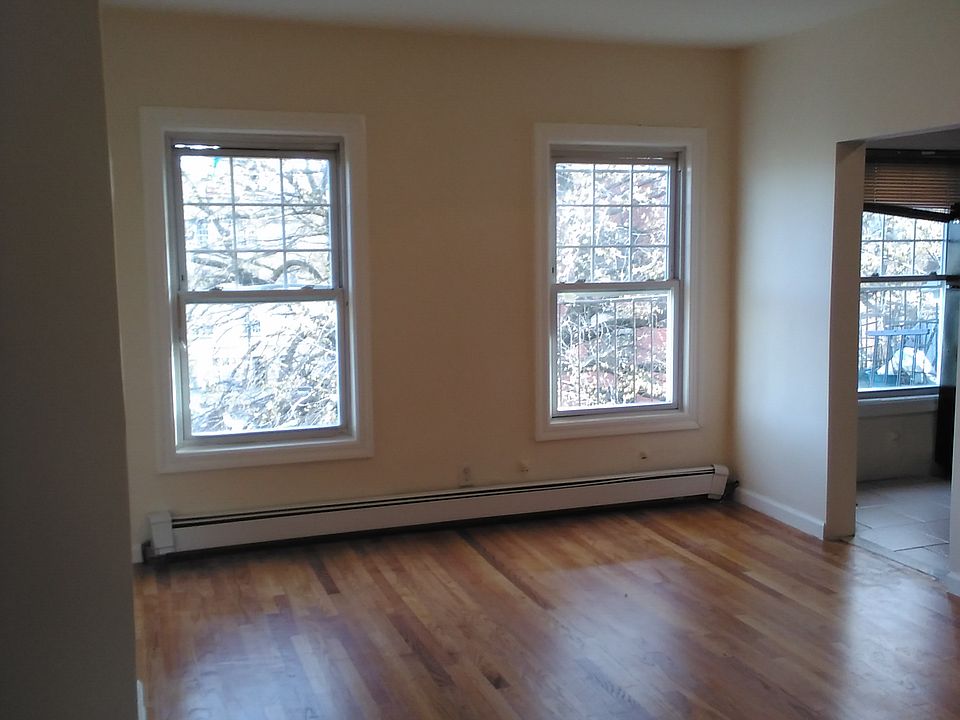 1st image of 538 Willoughby Ave Floor 3