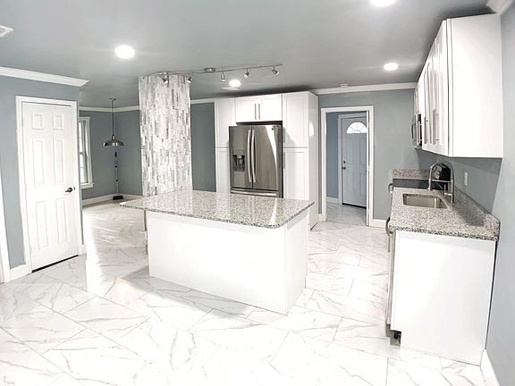5th image of 3427 16th Ave S #1