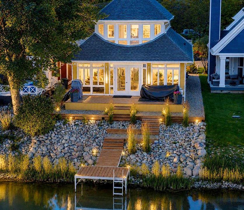 1st image of 108 W Marina Bay Ct
