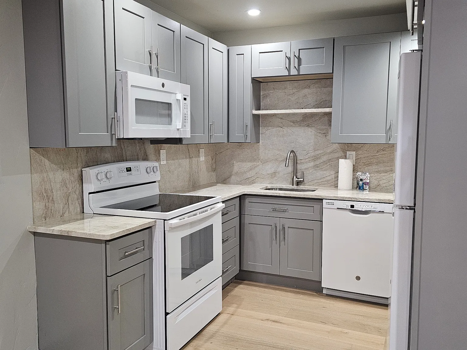 1 bed, 3022 sqft, $1,750 — Photo 2