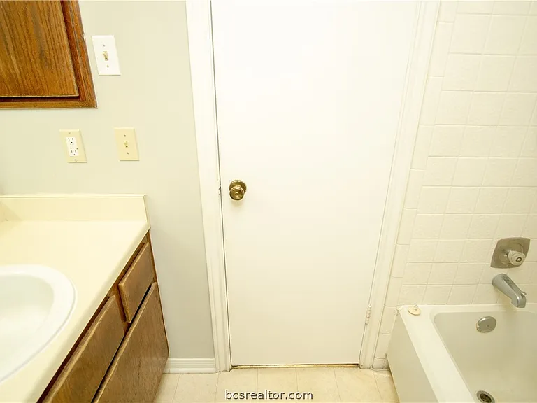 1801 Woodsman Dr #D — Photo 19