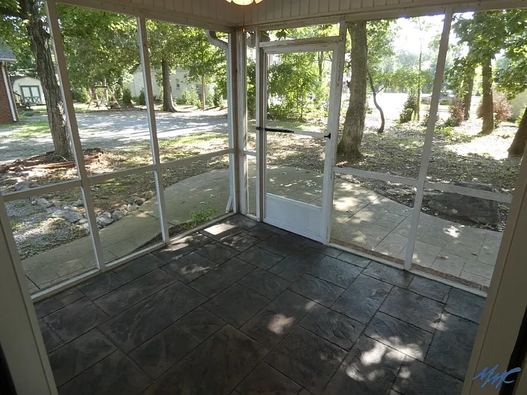 419 Conhocken Ct — Photo 24