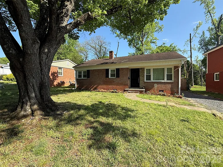 917 Spruce St — Photo 1