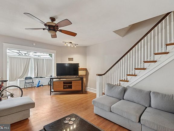 3rd image of 1112 Kenwyn St