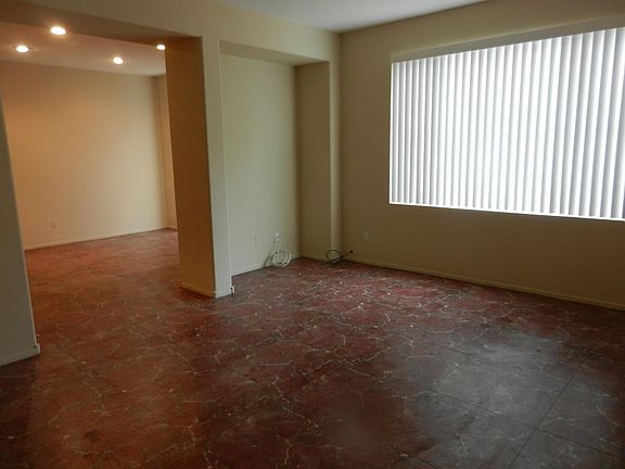 3rd image of 4421 Oberlander Ave