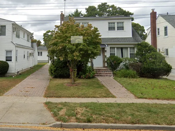 807 Leonard Blvd, New Hyde Park, NY 11040