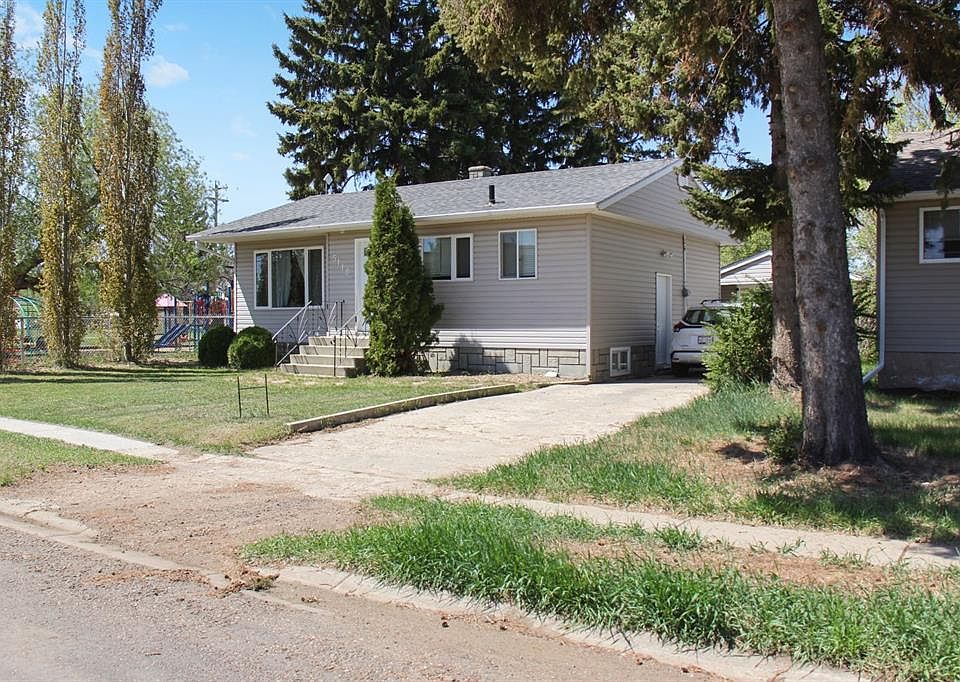 1st image of 5110 E 51st St