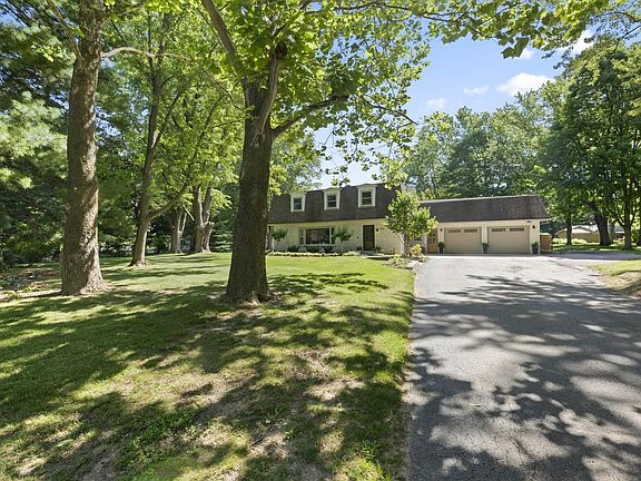 3rd image of N8104 LaSalle CIRCLE