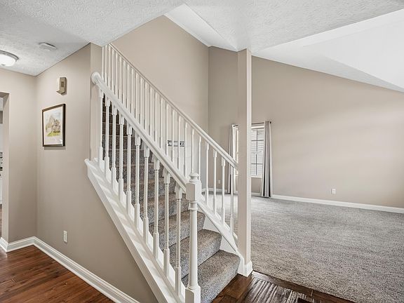 3rd image of 417 Clifden Ct