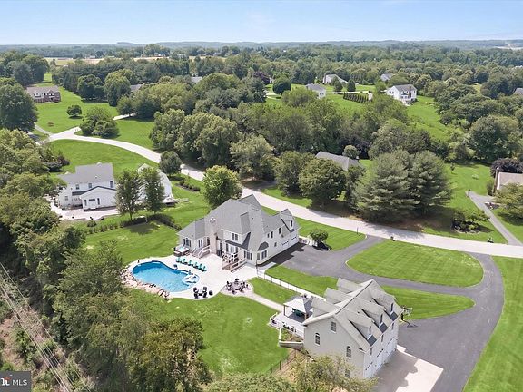 3rd image of 3003 Sheffield Ct