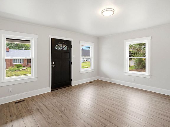 5th image of 77 Morton Ave