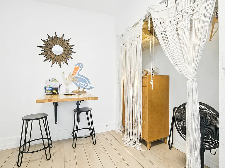 714 Grove St N #1 — Photo 6