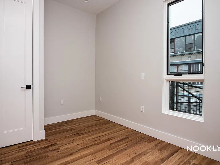 48 Jefferson St #4B — Photo 2