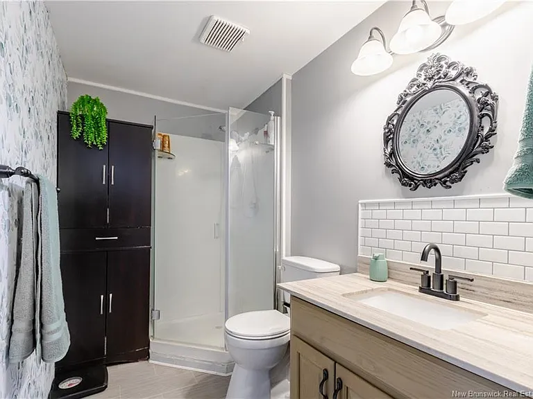 34 Elmdale Cres — Photo 11