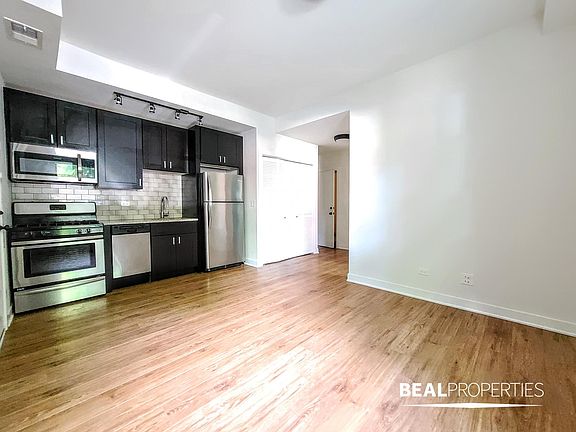 4th image of 2203 W Eastwood Ave #Gdn