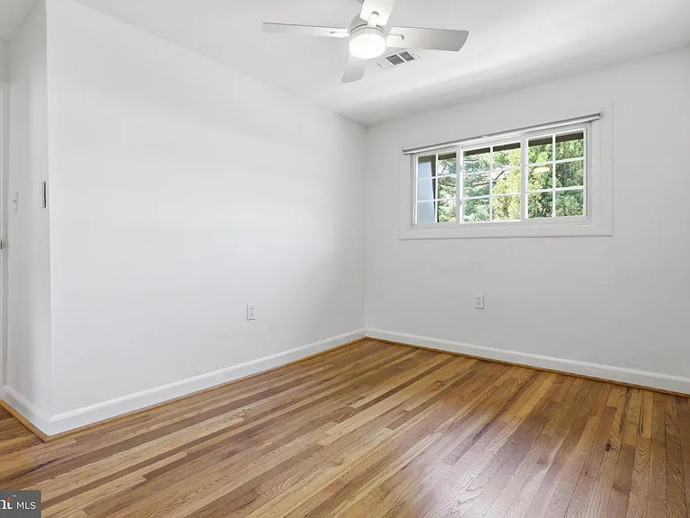 465 Hampton Ct #115 — Photo 17