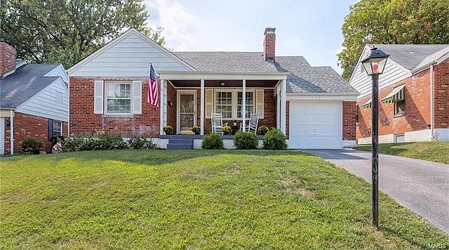 1st image of 815 Blossom Ln