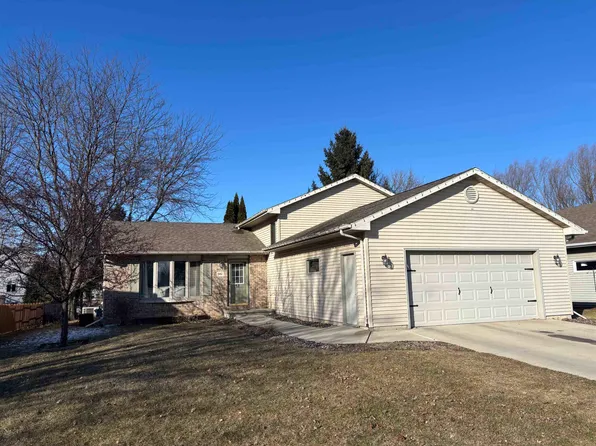 981 Bluehill Ave, Fond Du Lac, WI 54935