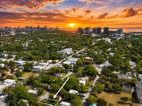 3828 Washington Ave, Miami, FL 33133