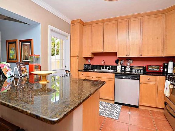 4th image of 517 Zamora Ave