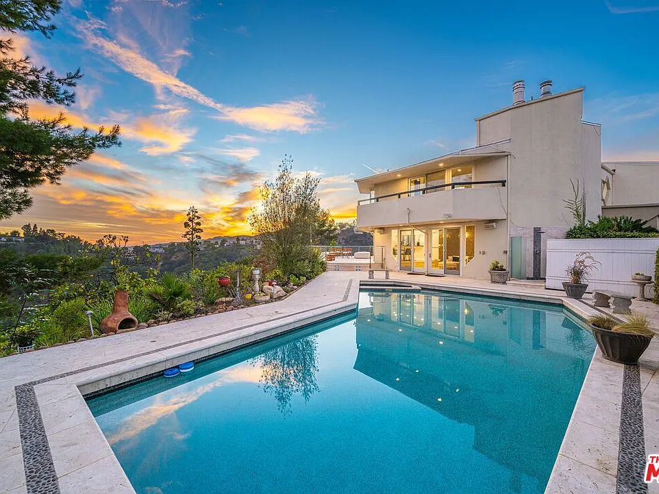 1121 Roberto Ln