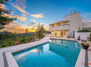 1121 Roberto Ln, Los Angeles, CA 90077