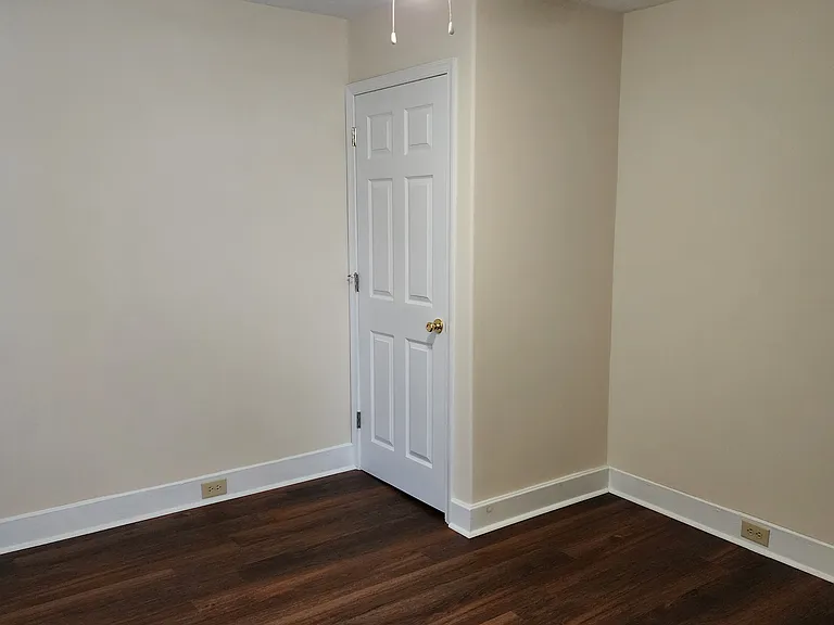 141 N Main St — Photo 14
