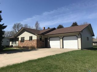 721 W Wynken Dr, Freeman, SD 57029