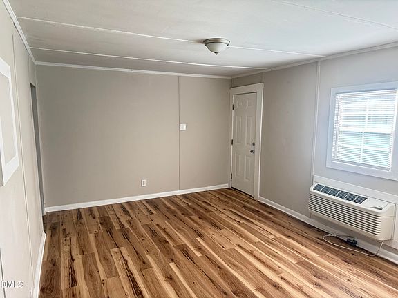 5th image of 403 Horner St