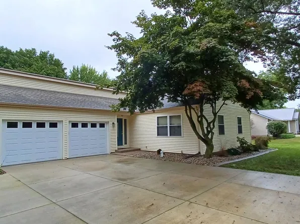 19911 Meadow Ridge Dr, Goshen, IN 46526