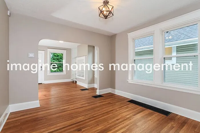 2732 Cox Ln — Photo 5
