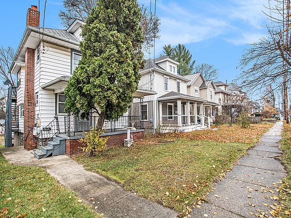 3rd image of 209 E Mount Hope Ave