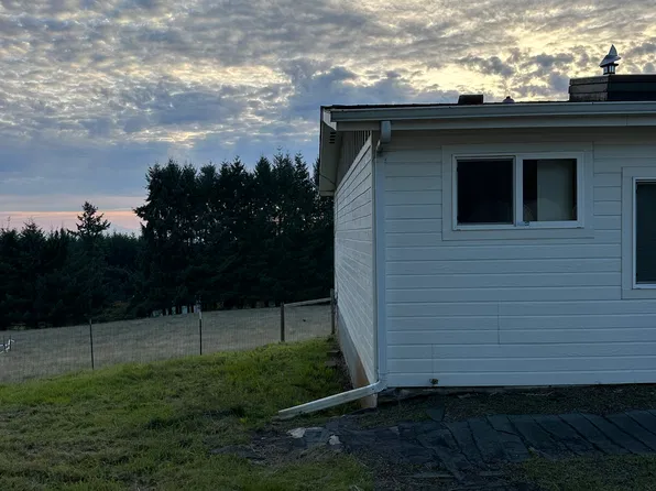 9165 SE Hillview Dr, Amity, OR 97101