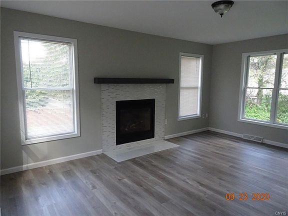 3rd image of 11 Medford Pl