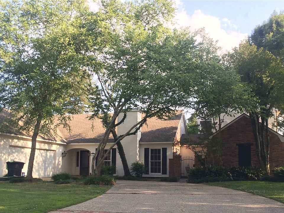 2nd image of 15924 Chickamauga Ave