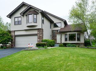 1677 Apache Dr, Naperville, IL 60563