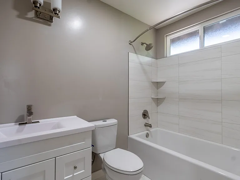 Main House Bathroom #2 upstairs