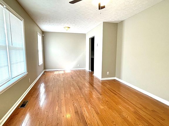 3rd image of 971 Van Buren Ave