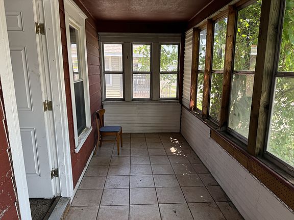 2nd image of 1129 N Martin Luther King Junior Blvd