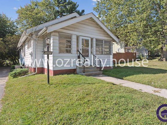 3rd image of 1951 Loxley Rd