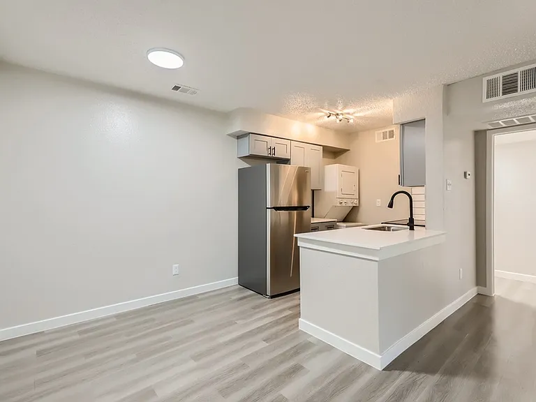 Rise Oak Creek — Photo 12