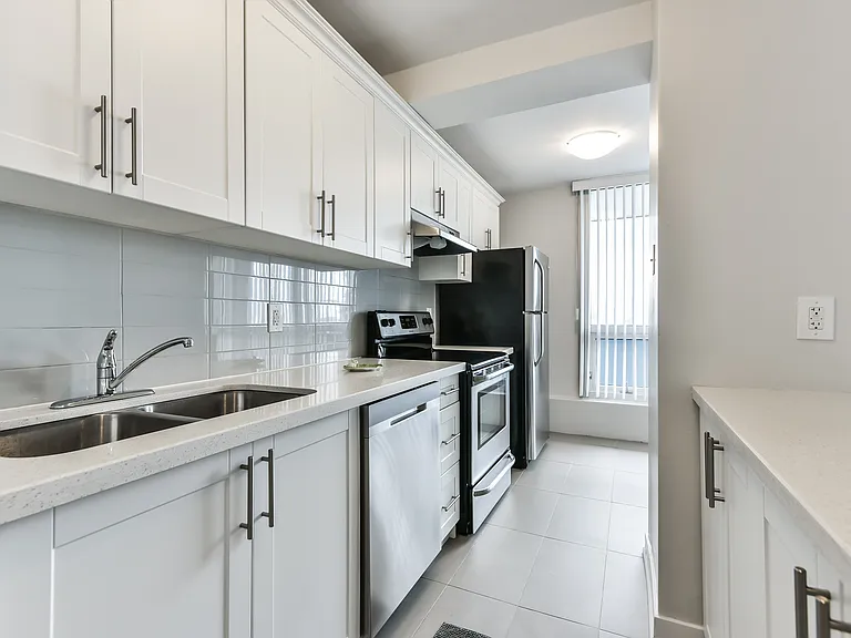 20 Prince Arthur Ave — Photo 17