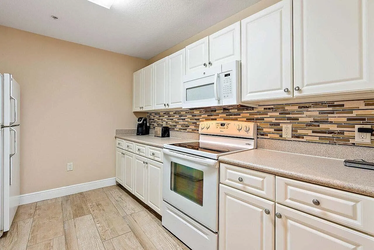 2 bed, 1.0 bath, 968 sqft, $2,800 — Photo 1