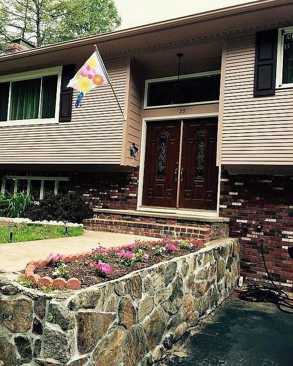 1st image of 55 Winsor Ave