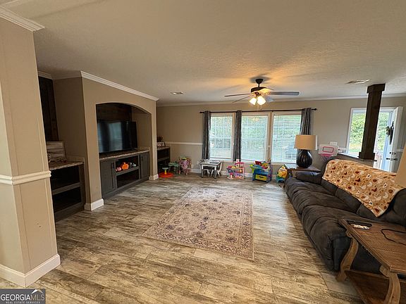 5th image of 590 Bussell Rd