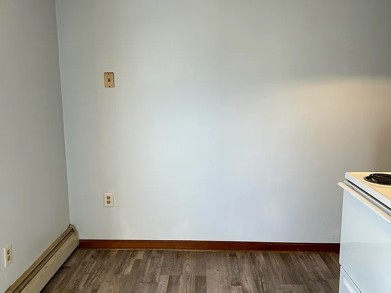 442 Race 2nd Floor Apt St — Photo 14